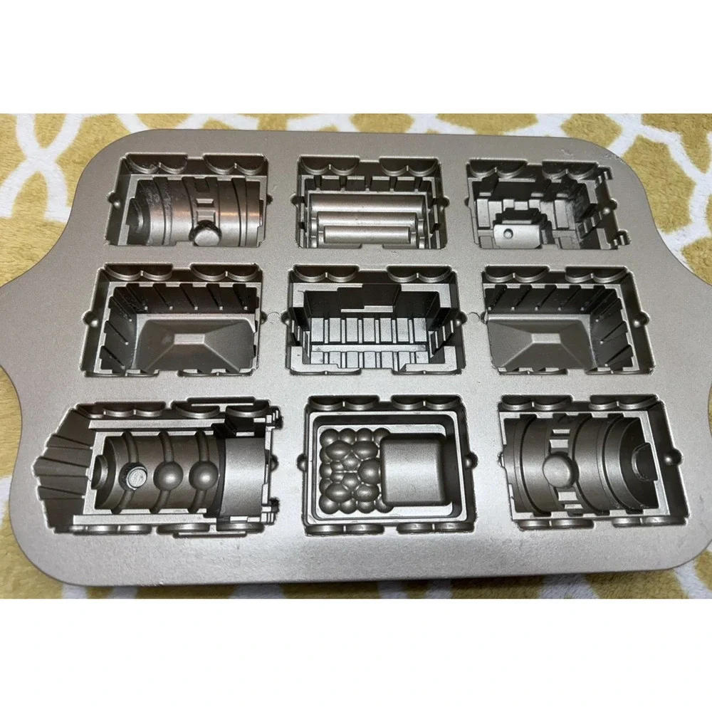 Nordic Ware Train Cake Pan Mold Bundt Cast Aluminum 9 Train Cars 3D EUC
